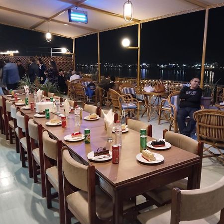 Merry Land Hotel & Roof Top Nile Restaurant Luxor Exteriör bild