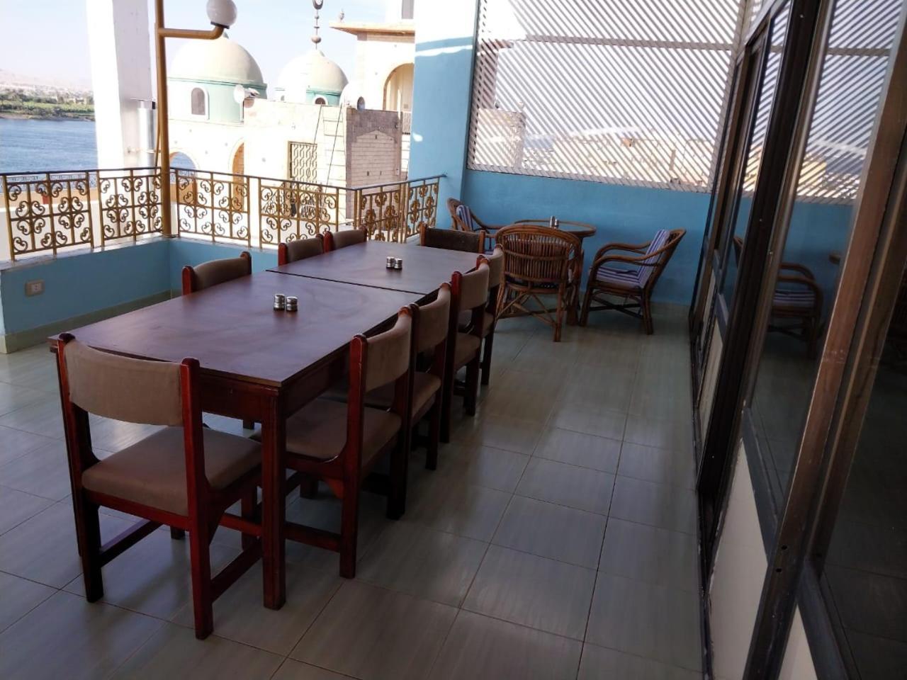 Merry Land Hotel & Roof Top Nile Restaurant Luxor Exteriör bild