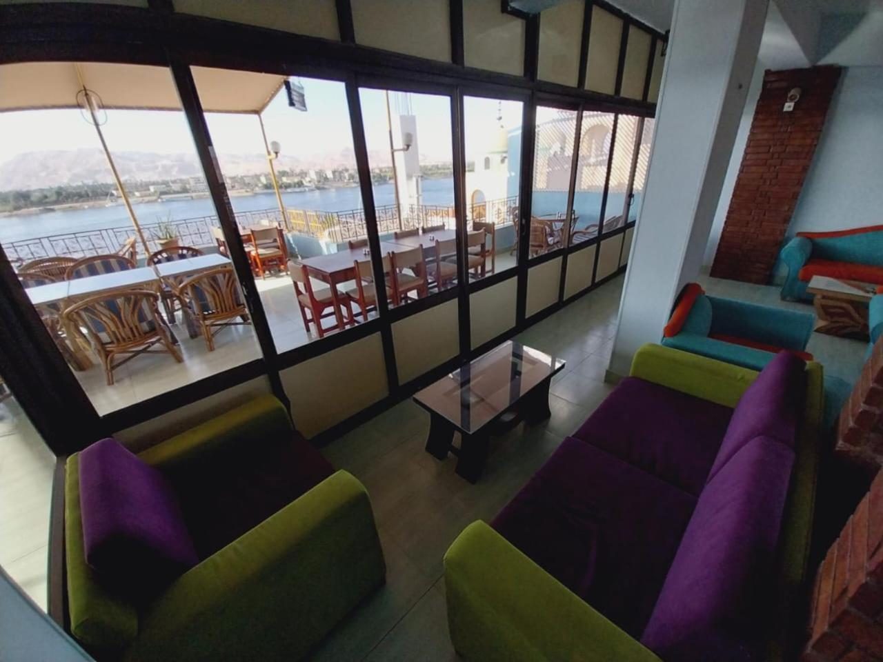Merry Land Hotel & Roof Top Nile Restaurant Luxor Exteriör bild