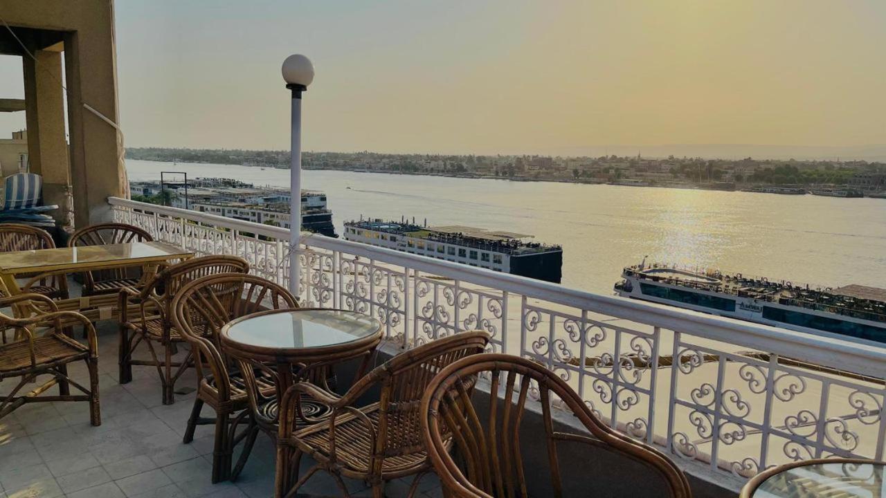 Merry Land Hotel & Roof Top Nile Restaurant Luxor Exteriör bild