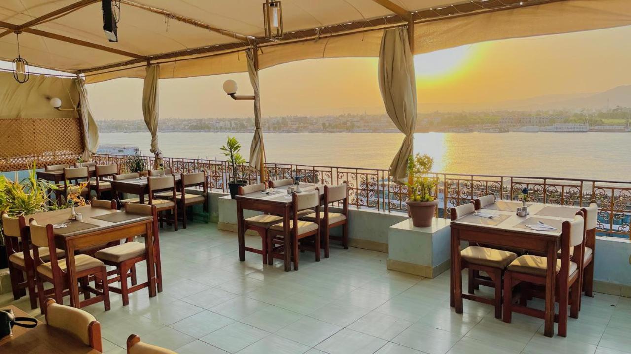 Merry Land Hotel & Roof Top Nile Restaurant Luxor Exteriör bild