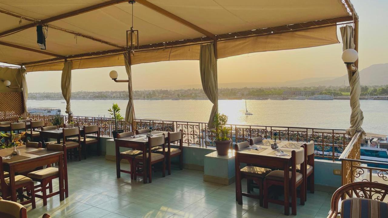 Merry Land Hotel & Roof Top Nile Restaurant Luxor Exteriör bild
