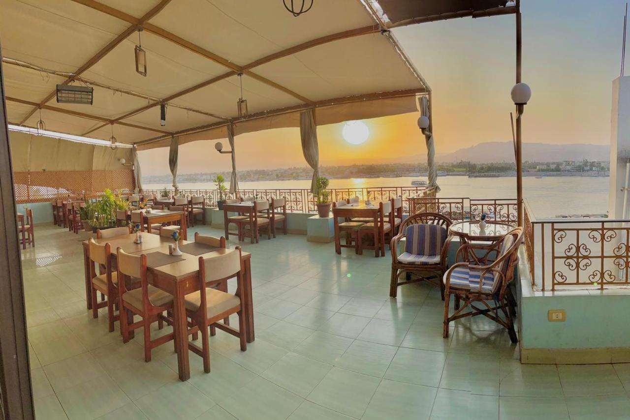 Merry Land Hotel & Roof Top Nile Restaurant Luxor Exteriör bild