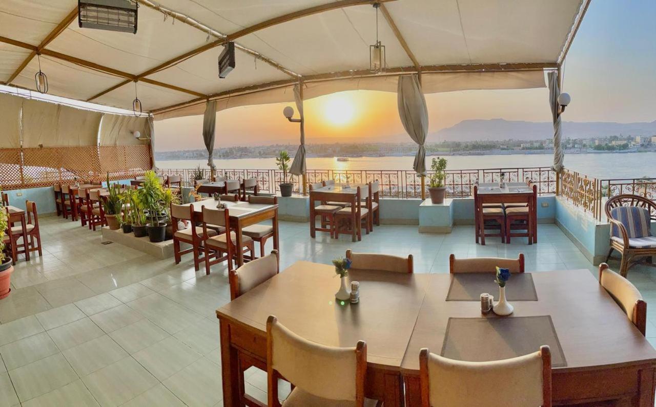 Merry Land Hotel & Roof Top Nile Restaurant Luxor Exteriör bild