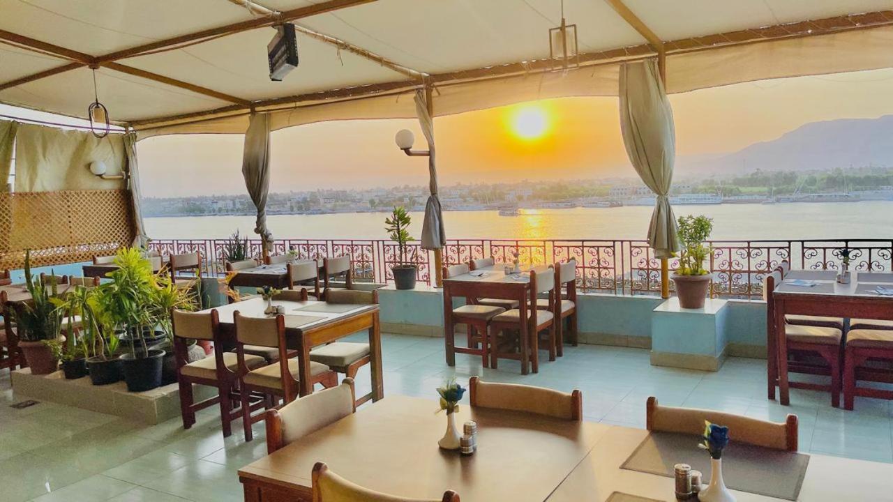 Merry Land Hotel & Roof Top Nile Restaurant Luxor Exteriör bild