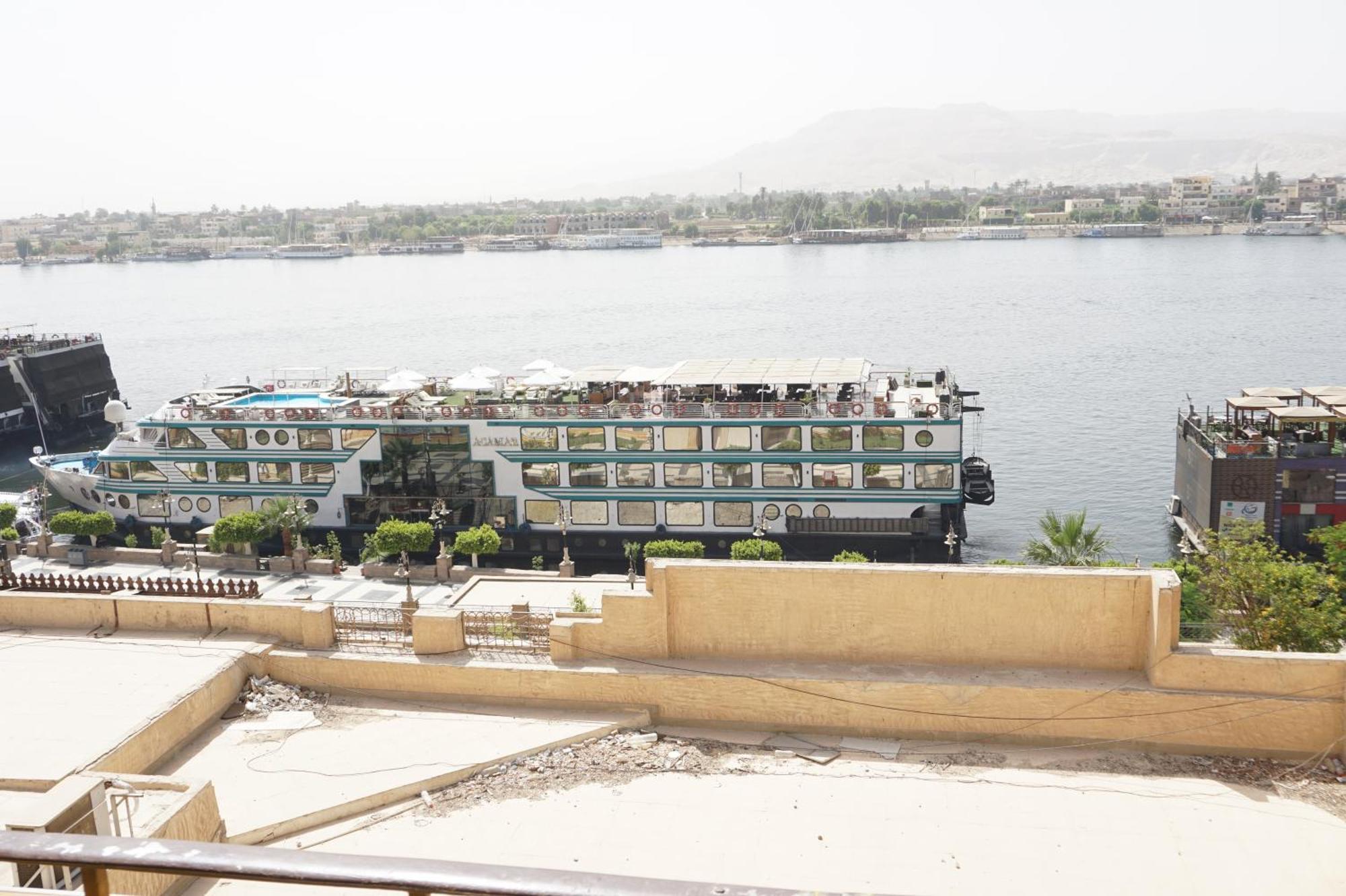 Merry Land Hotel & Roof Top Nile Restaurant Luxor Exteriör bild